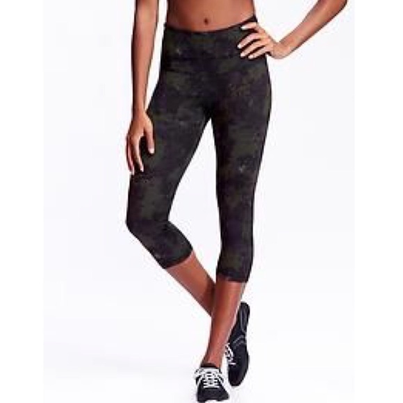Old Navy Camouflage Leggings Top 